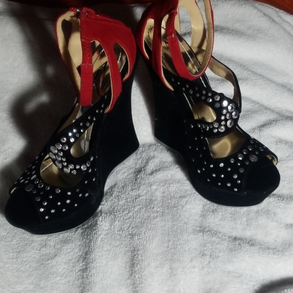 One wear size 6.5 black 5 inch studded Alba wedge